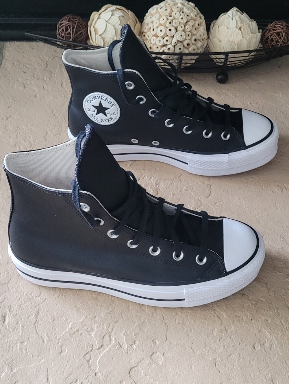 Size 8.5 Converse Chuck Taylor Lift Platform Black Leather Women Shoes 561675C - Picture 2 of 7